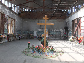 Beslan-school-terreur-aanslag-monument-kruis-Rusland