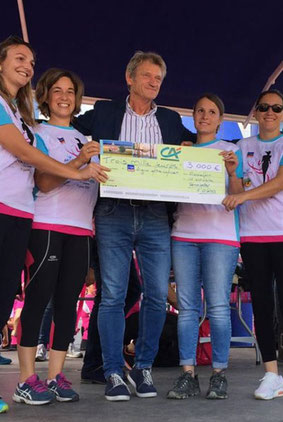 Remise de 2000€ à la ligue contre le cancer - Oléronaise - course pour la lutte contre les cancers féminin - Oléron