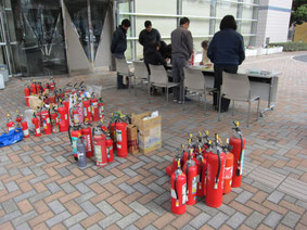 平成29年11月12日(日)浜松市消防署7か所にて不要消火器回収を実施致しました。