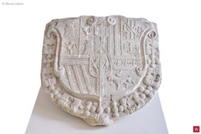 Stemma gentilizio della famiglia Gesualdo (Museo Irpino)