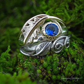 Oak & Acorn Cup Setting - Gold & Sapphire