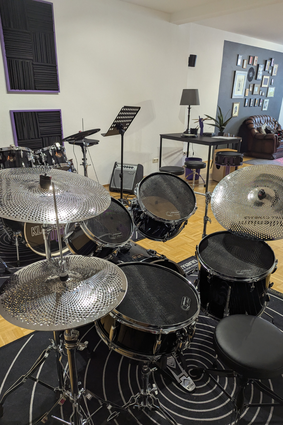 Schlagzeug mit Mesh Heads und Low Volume Becken von Millenium