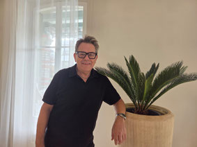 Bild Yves Röhtlisberger, Inhaber Coiffeur-Salon YVES FASHION FOR HAIR Bern