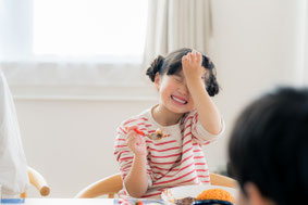 「正しく噛むこと」がお子様の成長に与える影響