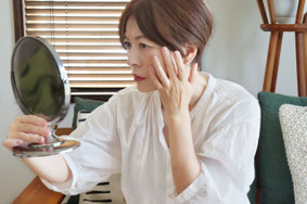 前歯を後ろに下げすぎることによる「ほうれい線」の目立ち