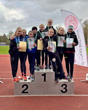 Die Vizemeisterinnen (2) v.l.: Emelie Paß, Marie Knipping und Jarla Schlütter. (Foto: Stefan Paß)