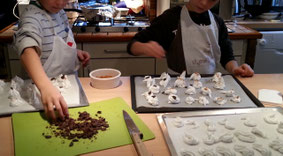 Anniversaire enfants : faire des meringues et les décorer 