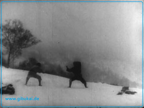 Duell Karate (rechts) gegen Jūdō (links) aus „Sugata Sanshirō – Fortsetzung“.