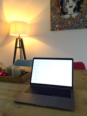 MacBookPro auf Holztisch
