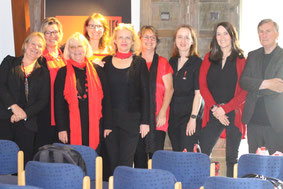 Gruppenbild der Mörderischen Schwestern auf der Lesung in der JVA Glasmoor