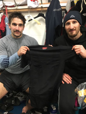 Florian Stern und Stefan Pittl freuten sich sehr über das T-Shirt.