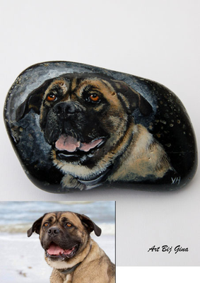Art Bij Gina, hand beschilderde steen in opdracht met een portret van trouwe vriend