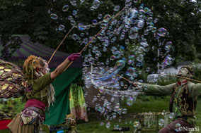 Bubbleartist, Seifenblasenelfe, Seifennblasennfee, Seifenblasentroll, Seifenblasenshow mit Theater 