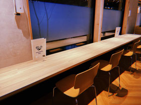 店内　カウンター席