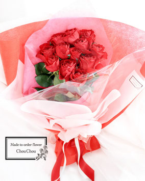 ディズニー　プロポーズ　花束　１２本　赤薔薇　ダズンローズ　マジックキングダムスイート　ランドホテル　オーダーフラワー　シュシュ　ChouChou