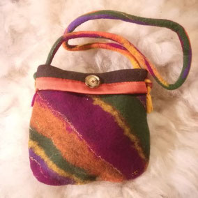 sac en feutre de laine merinos et fibre de soie, violet, vert, jaune et fushia. Taffetas de soie
