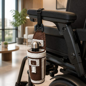 Flaschentasche aus Filz in braun/beige zum Einhängen.