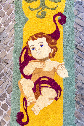 Infiorata di Castello di Castiglioni di Arcevia