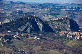 Vista sul castello di Scorticata da San Marin