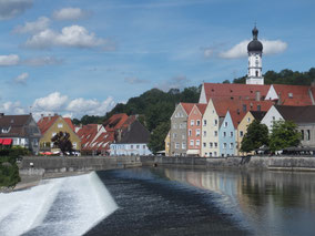Landsberg-am-Lech-rivier-stroming-koopmanshuizen-gekleurd-Duitsland