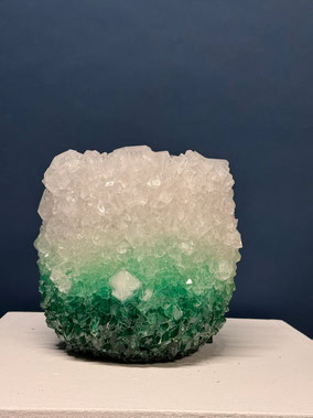 SOLD. Medium Vase Ombre Emerald Height 26 cm Diameter 26 cm Weight 12 kg