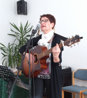 Siegi Wilke auf einem Konzert in einer Freikirche in Amberg (Bayern) 2016