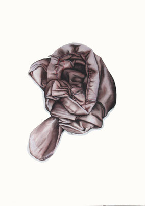 Peinture aquarelle réaliste d’un tissu froissé cousu, aux tons bruns. L’œuvre évoque l’intimité, jouant sur les plis, les ombres et les coutures pour suggérer une présence corporelle ou un souvenir.