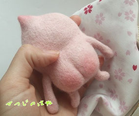 羊毛フェルト カクレモモジリ