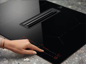 Electrolux Kochfeld mit integriertem Dunstabzug – modernes Induktionskochfeld mit Touch-Bedienung.