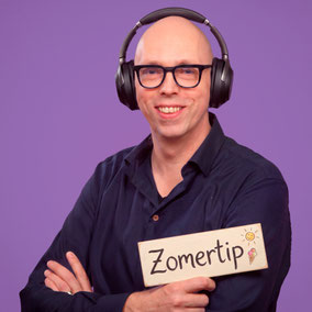 teamleden geven hun favoriete podcasts en boeken op voor de zomer