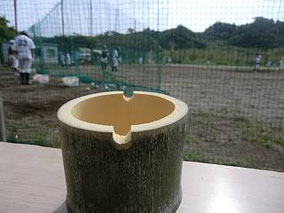 富津に竹の灰皿入れがプレゼントされました。手作りです。