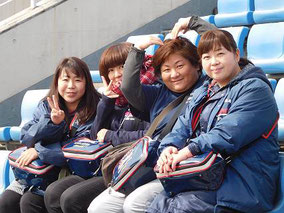 いつもは富津で忙しい母達。今日はゆっくり野球観戦ができたようです。