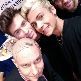 Benji e Fede firma pelata Andrea Prada Buona Fortuna