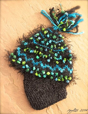 Item 0168: Child's Ski Party Hat wool & manmade fibers 25€