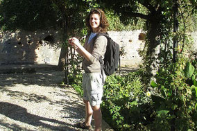 Antje Gaedt in den Gärten des Generalife in der Alhambra