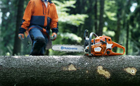 Husqvarna Kettensäge im Wald