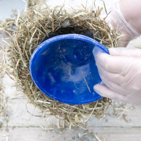 Un-moulding the DIY hay concrete Easter nest by PASiNGA