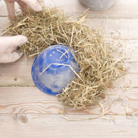 Hay around a bowl for the concrete hay Easter nest by PASiNGA