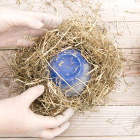 Straw around a bowl for the concrete hay Easter nest by PASiNGA