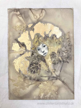 kleines Kunstwerk Eco-Print mit Gesicht und Blattgold