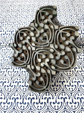 We offer exclusive block printing fabrics for wholesalers, directly from our Delhi workshop near Janpath.