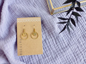Ohrschmuck für Frauen: Mit Liebe handgemachte Ohrstecker in Blütenform mit böhmischen Glasperlen vom Mainzer Schmuck-Label Majuki