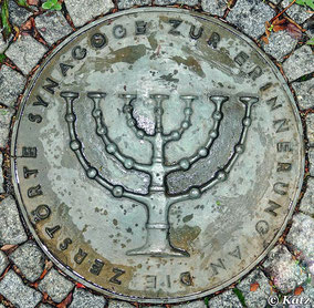 Gedenkplatte an der ehemaligen Synagoge