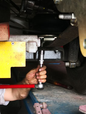 Festschrauben der U-Halterungen