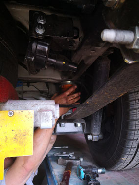 Abschrauben der alten Puffer