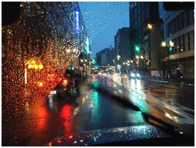 雨の夜間運転