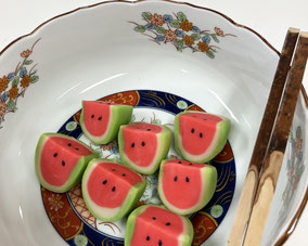 本物そっくりのすいかの生菓子