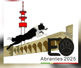 Silhouette eines springenden Border-Collie vor einem Viadukt und einem rot-weißen Sendeturm, daneben Schriftzug 'EO Abrantes 2025' mit Pfotenabdruck im Buchstaben O.