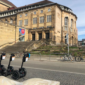 Pause während der Segway-Tour beim Freiburger-Theater