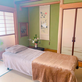 水素頭痛鍼灸整体はりきゅう屋　院内　ベッド